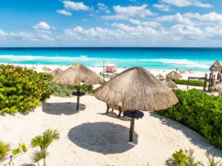 Cancun Authorities Urge Tourists To Exercise Caution On Beaches As Winter High Season Begins