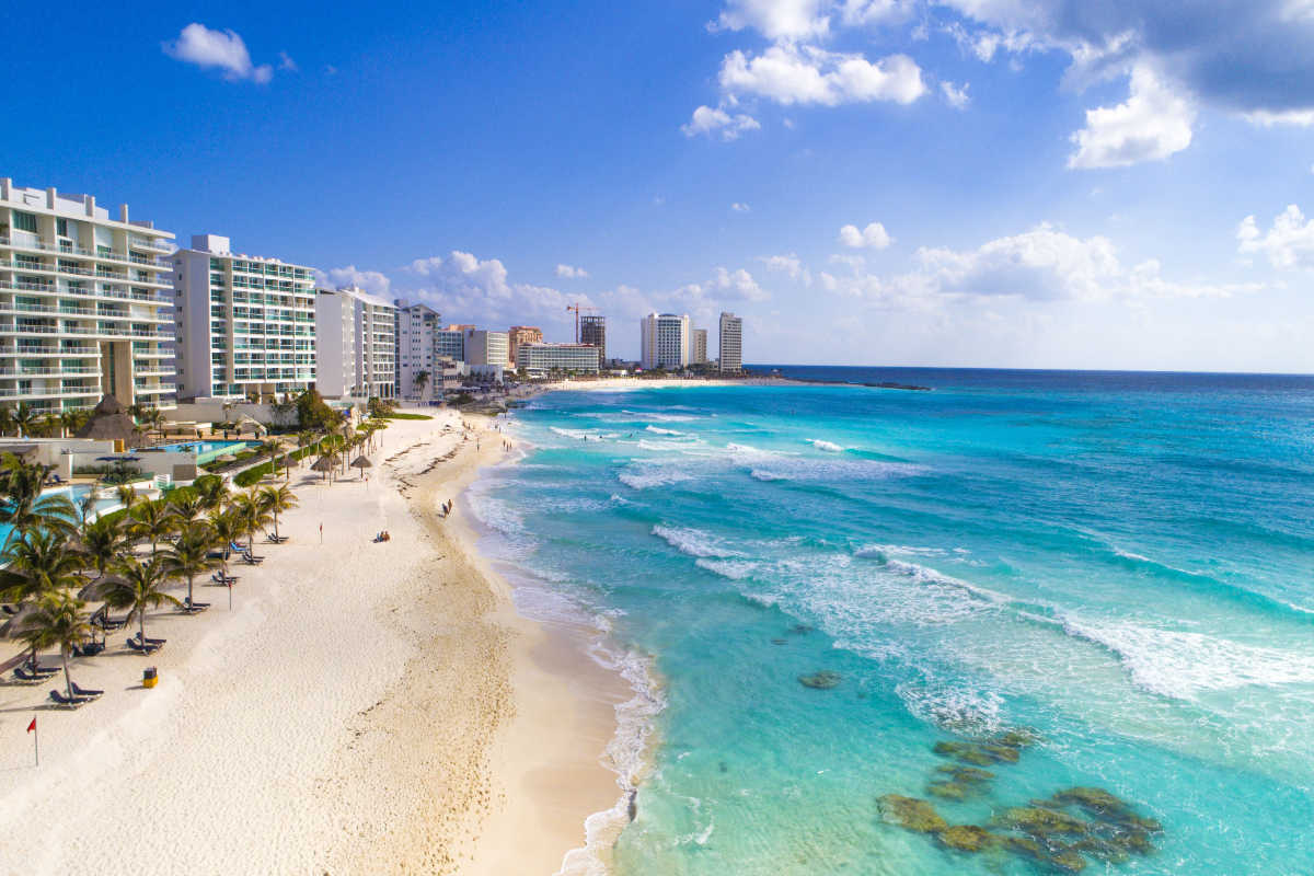 Overview of a large beach in Cancun with resorts 