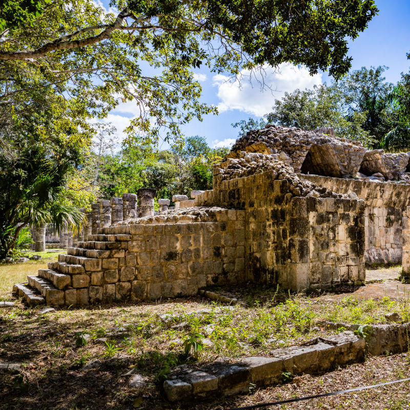 ancient mayan ruins in Chichen Itza