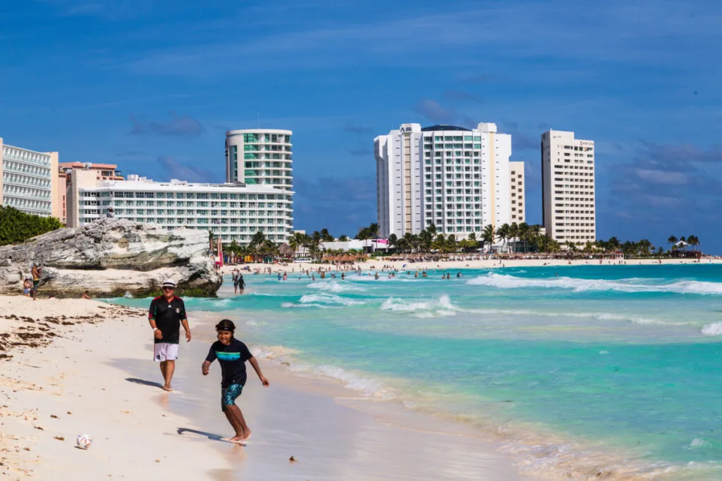 Cancun and Mexican Caribbean Hotspots Deploying Hundreds Of Officers To Protect Tourists This Month
