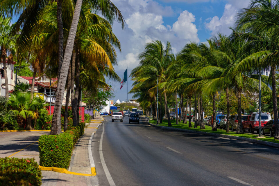3 Reasons Why More Tourists Are Renting Cars When Landing In Cancun