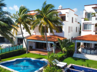 Cancun Vacation Rentals and Pools
