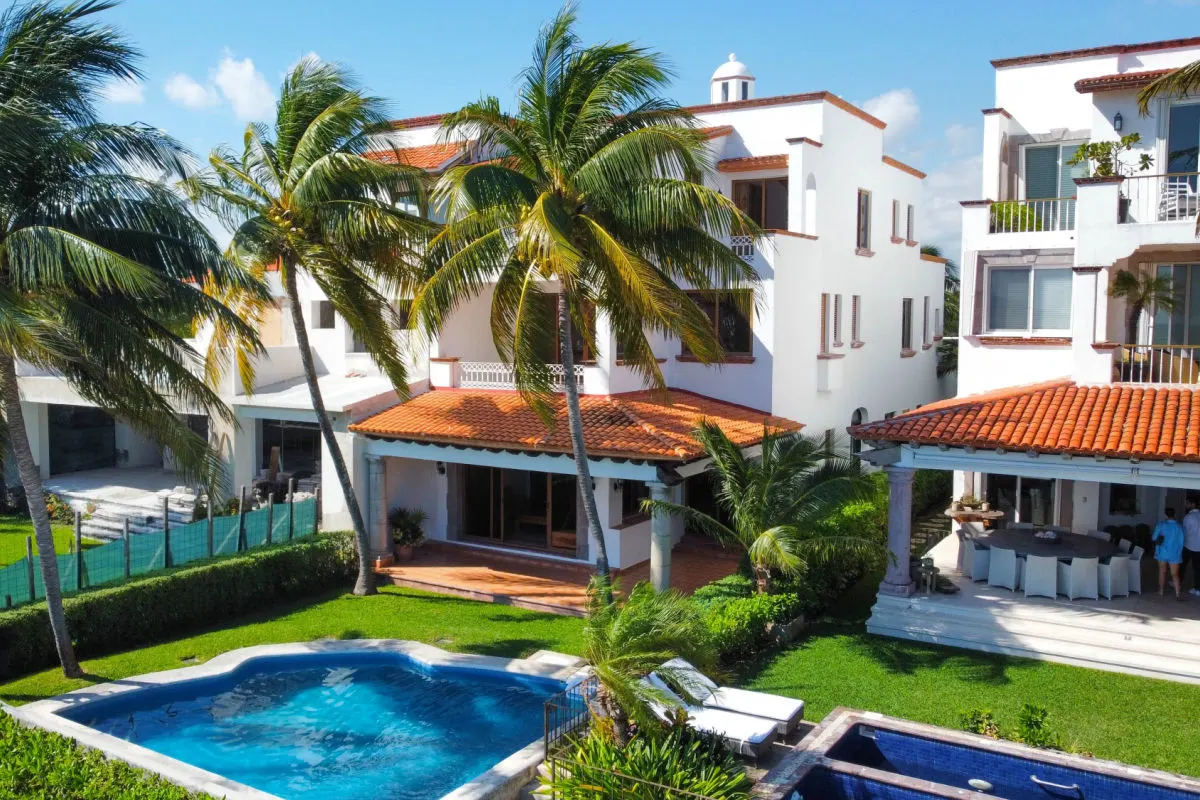 Cancun Vacation Rentals and Pools