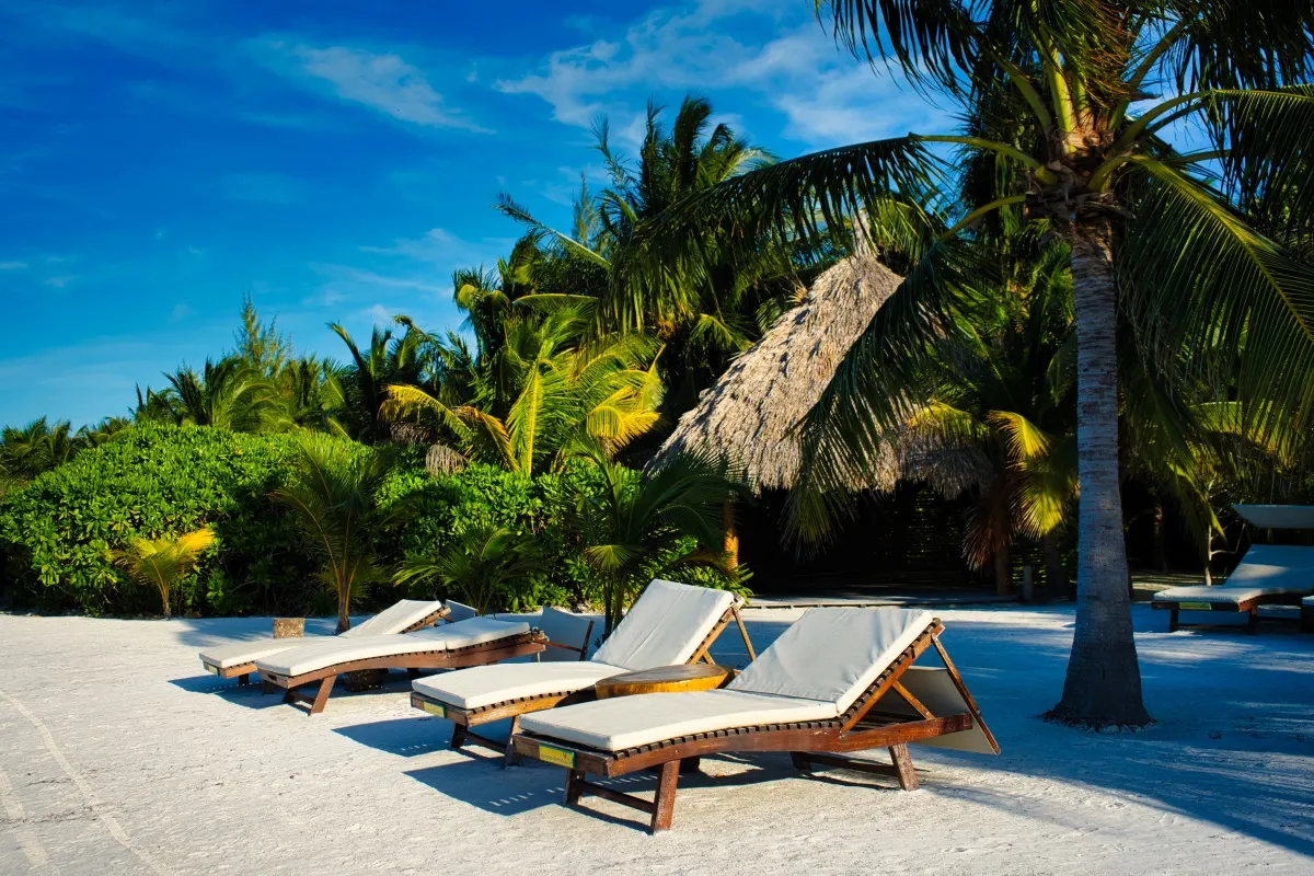 Isla Holbox beach scene