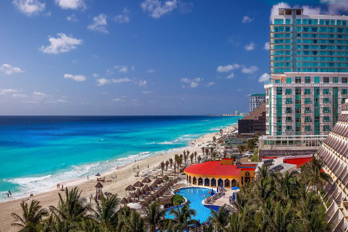 several large resorts in cancun 