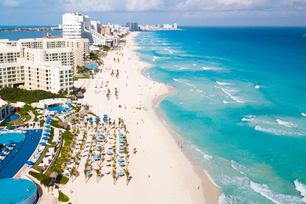 A view of the beach along the east coast of the cancun hotel zone