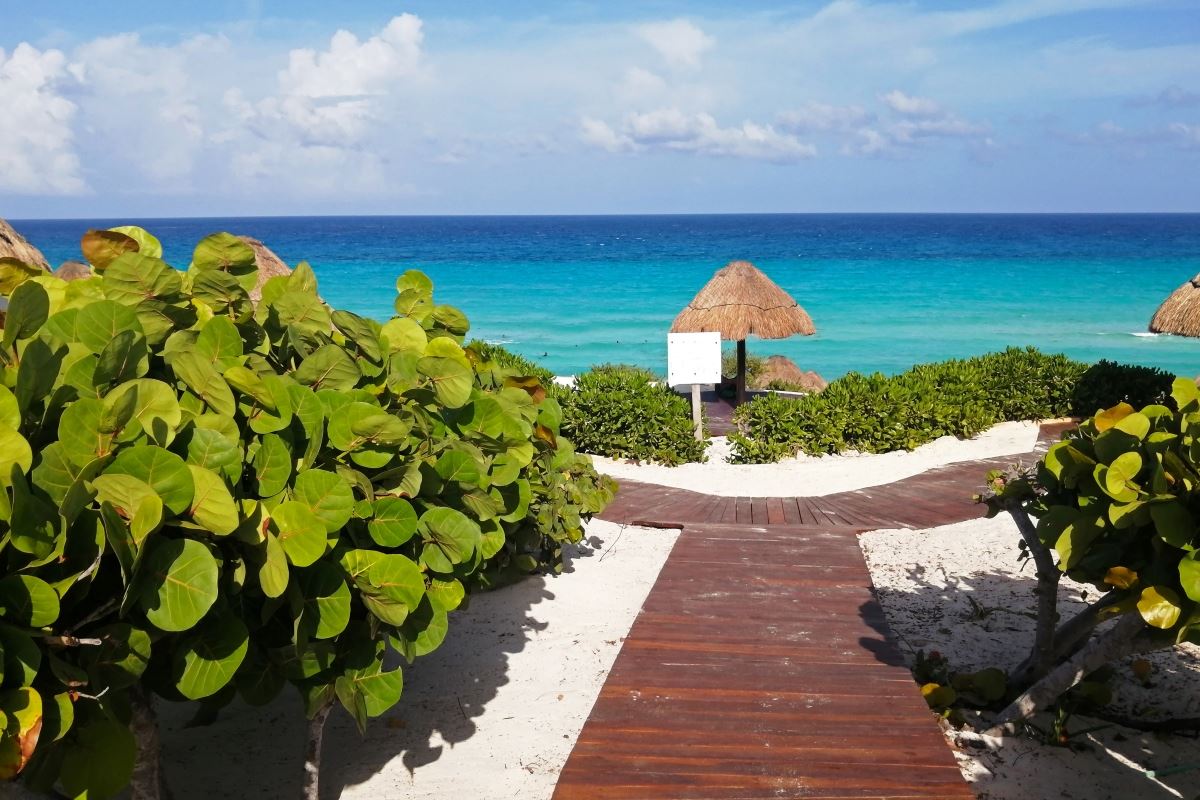 Cancun walkway beach landscape during sunny day.