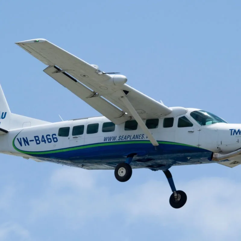 a small cessna aircraft with 12 passengers