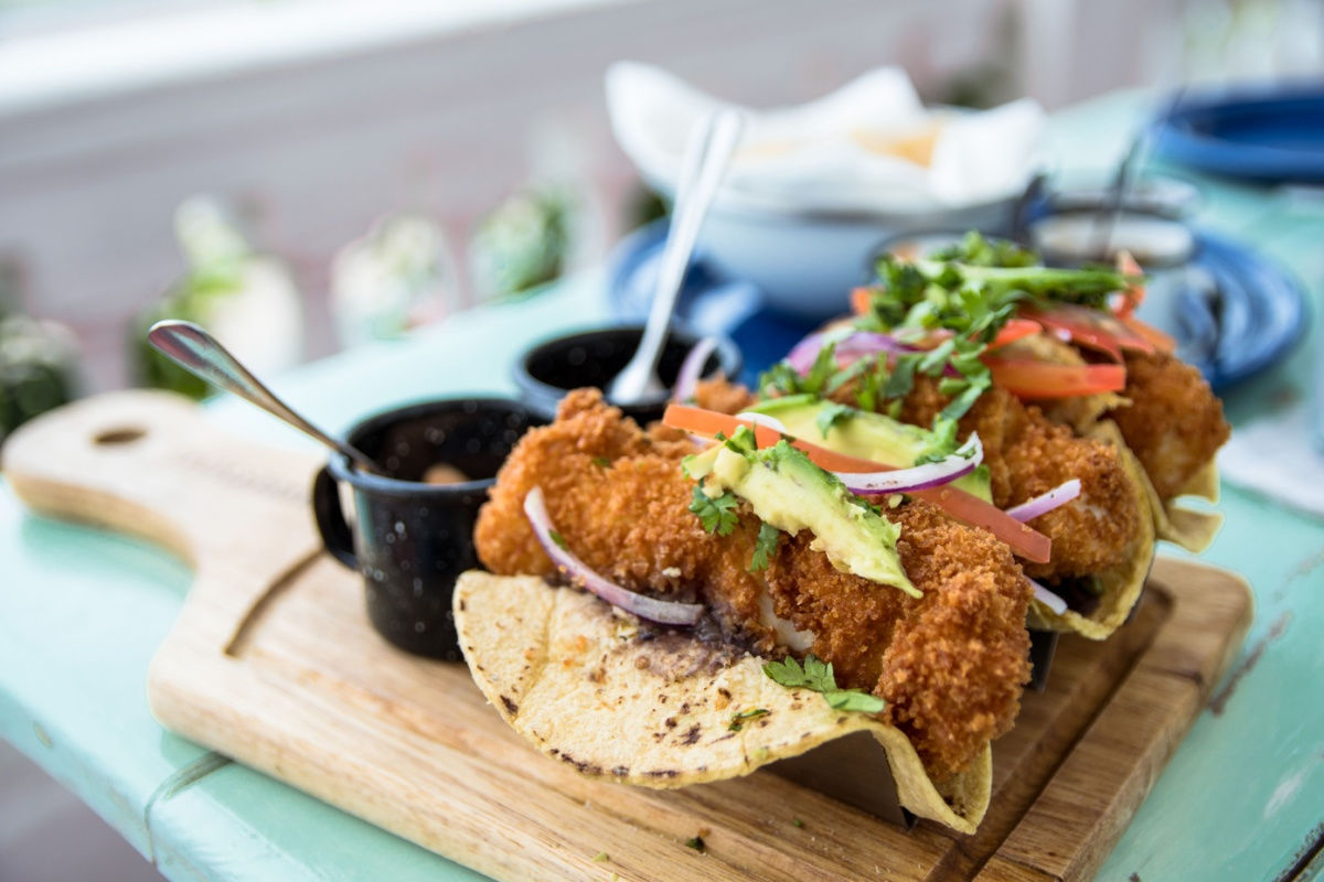 local tacos in cancun with seafood