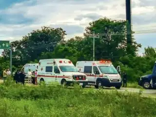 11 Tourists Injured in Van Accident Near Playa del Carmen, Safety Concerns Raised