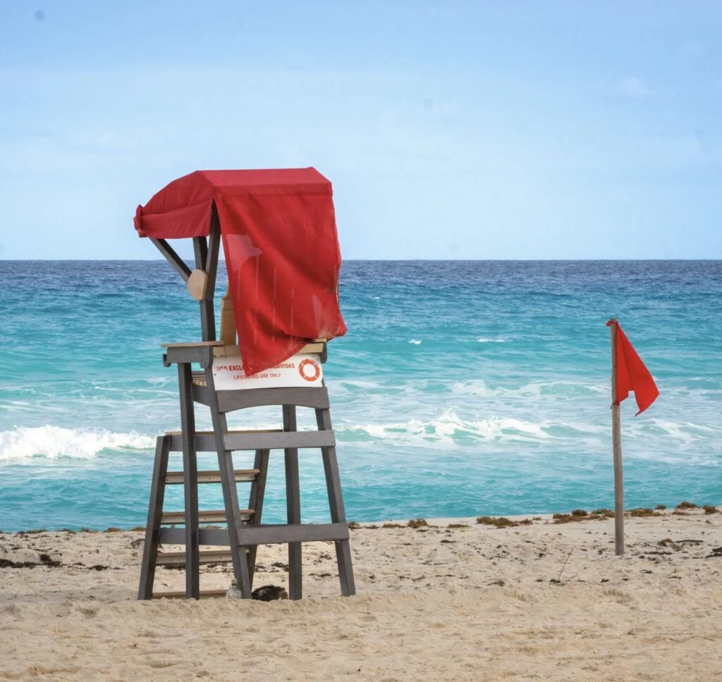 empty-lifeguard-station-red-flag