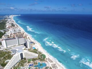 Cancun Anticipates Record-Breaking Easter Break Tourism Full Hotels & Packed Beaches