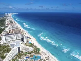 Cancun Anticipates Record-Breaking Easter Break Tourism Full Hotels & Packed Beaches