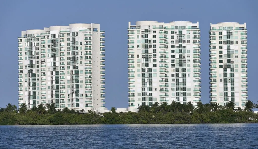 Cancun's Airbnb Boom Trump's Tariffs Fueling Real Estate Surge