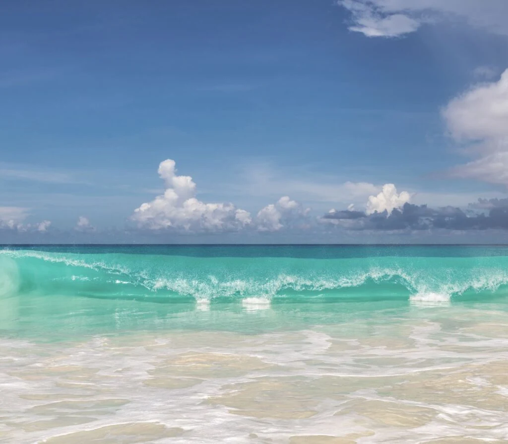 Large waves Cancun