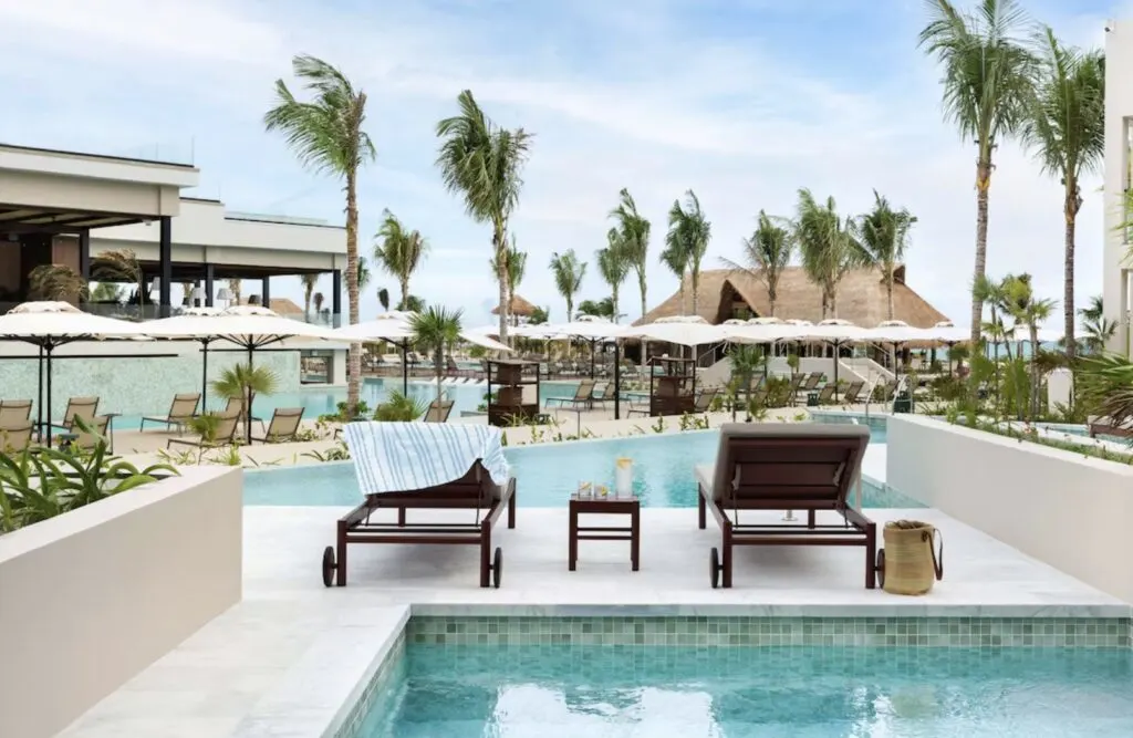 Excellence Coral Playa Mujeres swim out suite