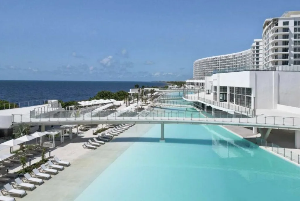 Ava Saltwater pool