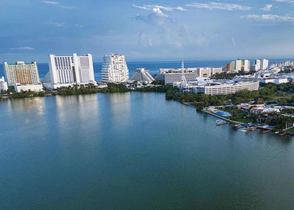 lagoon-tranquil-waters-mirror-architecture