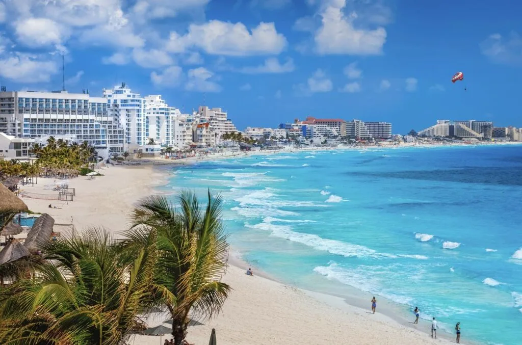 Reports of Fraud Targeting Tourists Increase In Cancun: How To Avoid These Scams