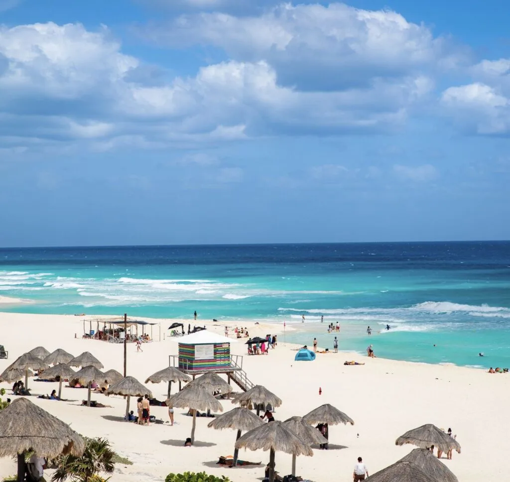 Partly cloudy Delphine beach Cancun