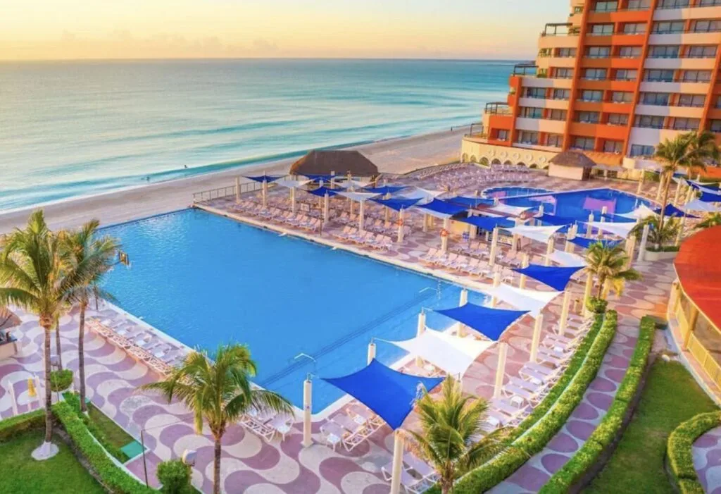 Crown Paradise Club Cancun