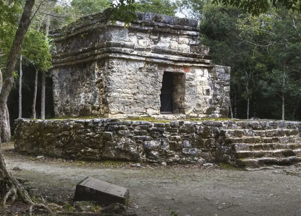 ancient-mayan-civilization-ruins-san-gervasio