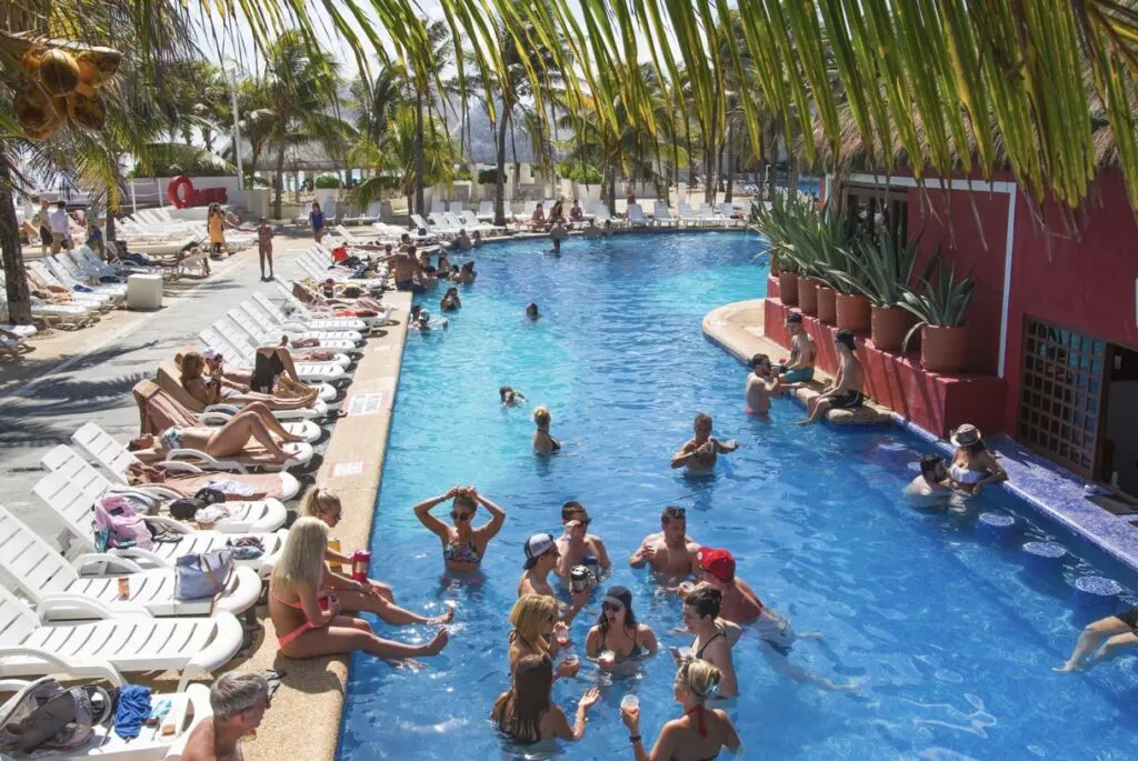 One More Please! Cancun Tourists Gain Up To 4 Pounds During All-Inclusive Getaways