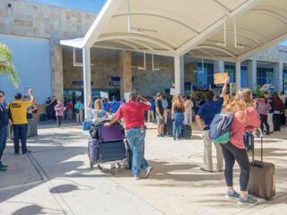 Cancun Immigration Officers Trained To Welcome International Tourists With Respect
