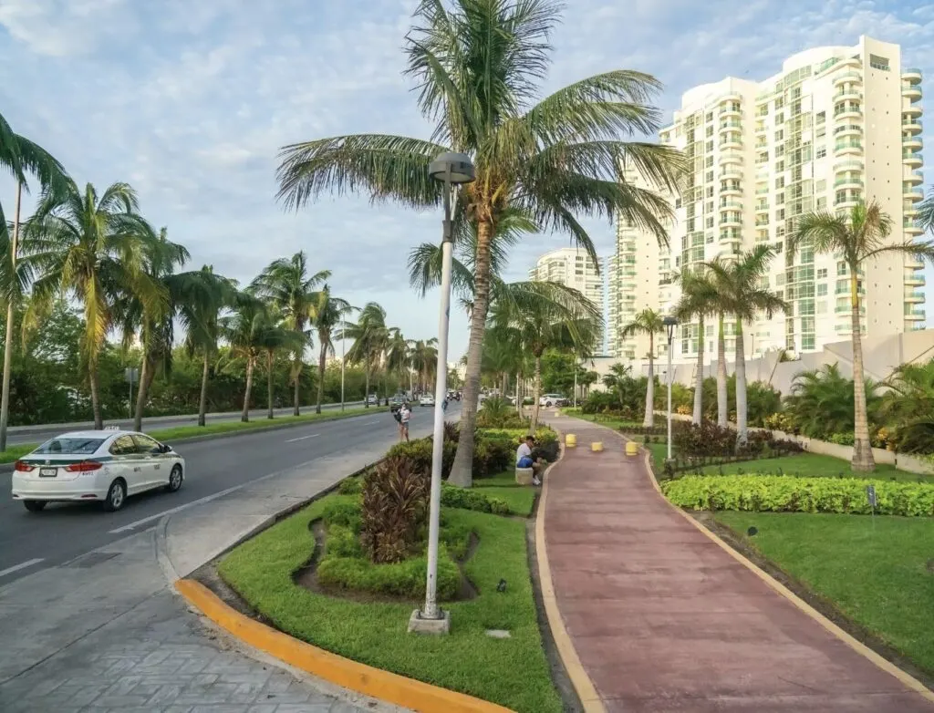 Cancun hotel zone road