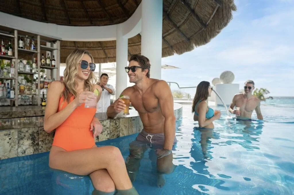 Le Blanc Resort Cancun swim-up bar