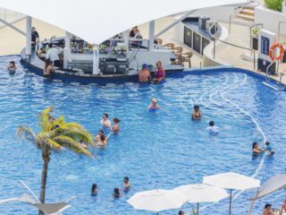 Top 5 Cancun All-Inclusive Resorts with Incredible Swim-Up Bars