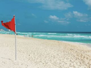 Tourist Missing After Partner Rescued From Ocean in Cancun Hotel Zone