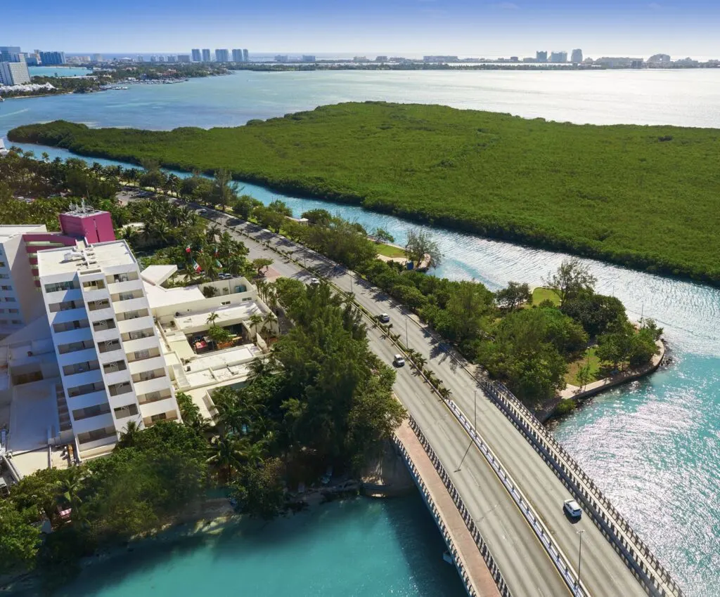 Bridge in cancun