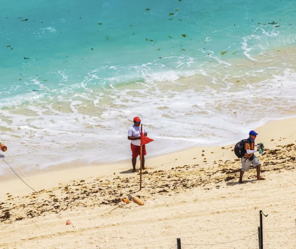 LIfeguard stands by red flag on Cancun beach