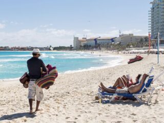 Bag vendor beach Cancun