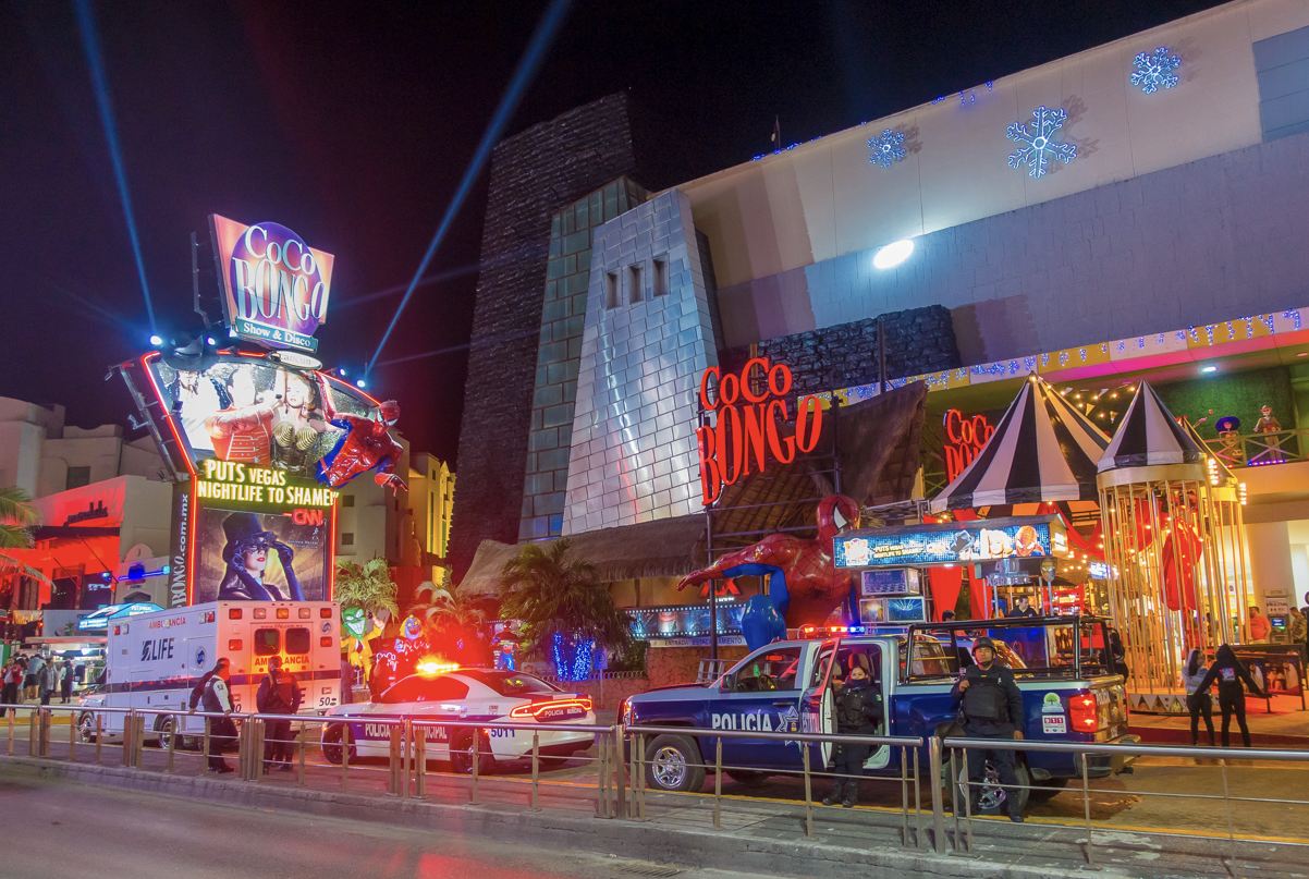 Los bares de Cancún y los clubes nocturnos deben cerrarse antes para ayudar a reforzar la seguridad