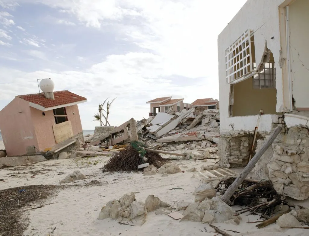 Cancun hosues damage storm