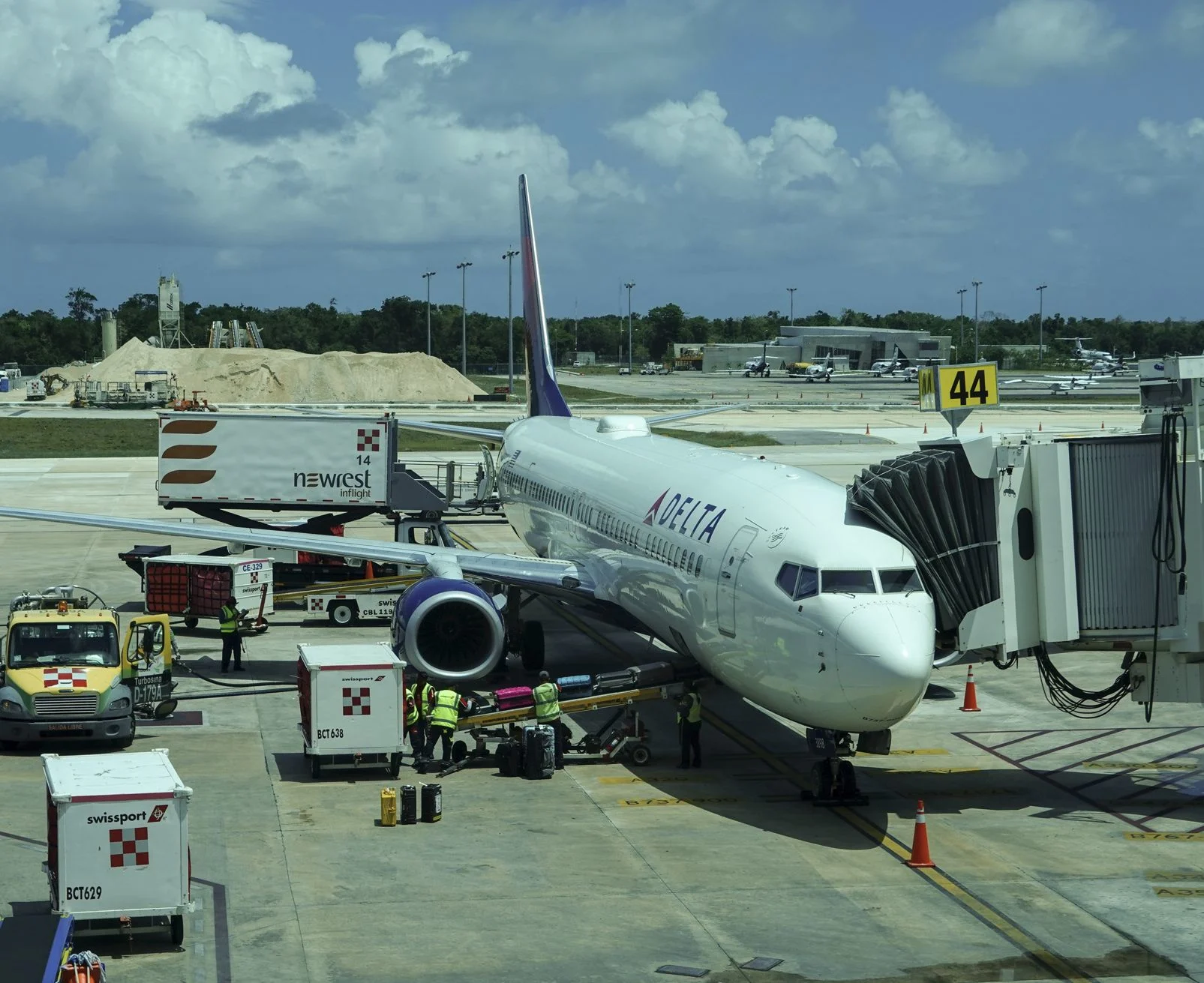 Delta Plane Cancun