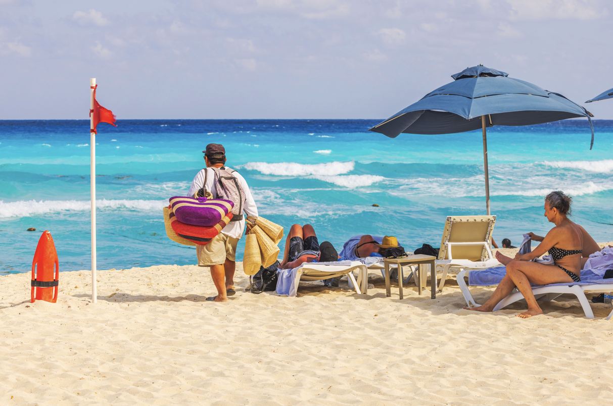 ¡Más paz en la playa! Cancún y Riviera Maya toman medidas enérgicas contra vendedores de playa