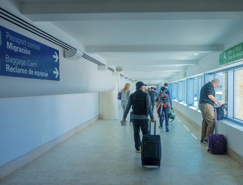 Passengers arriving at cancun airport 