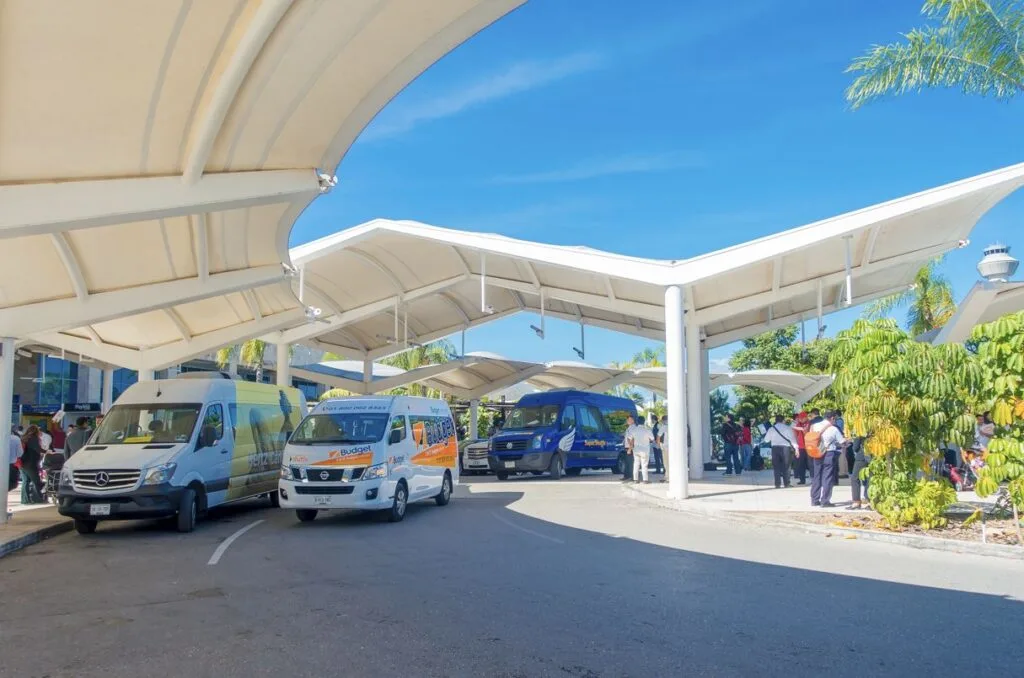 Tensions Flare Airport Incident Highlights Cancun's Uber, Taxi Issues