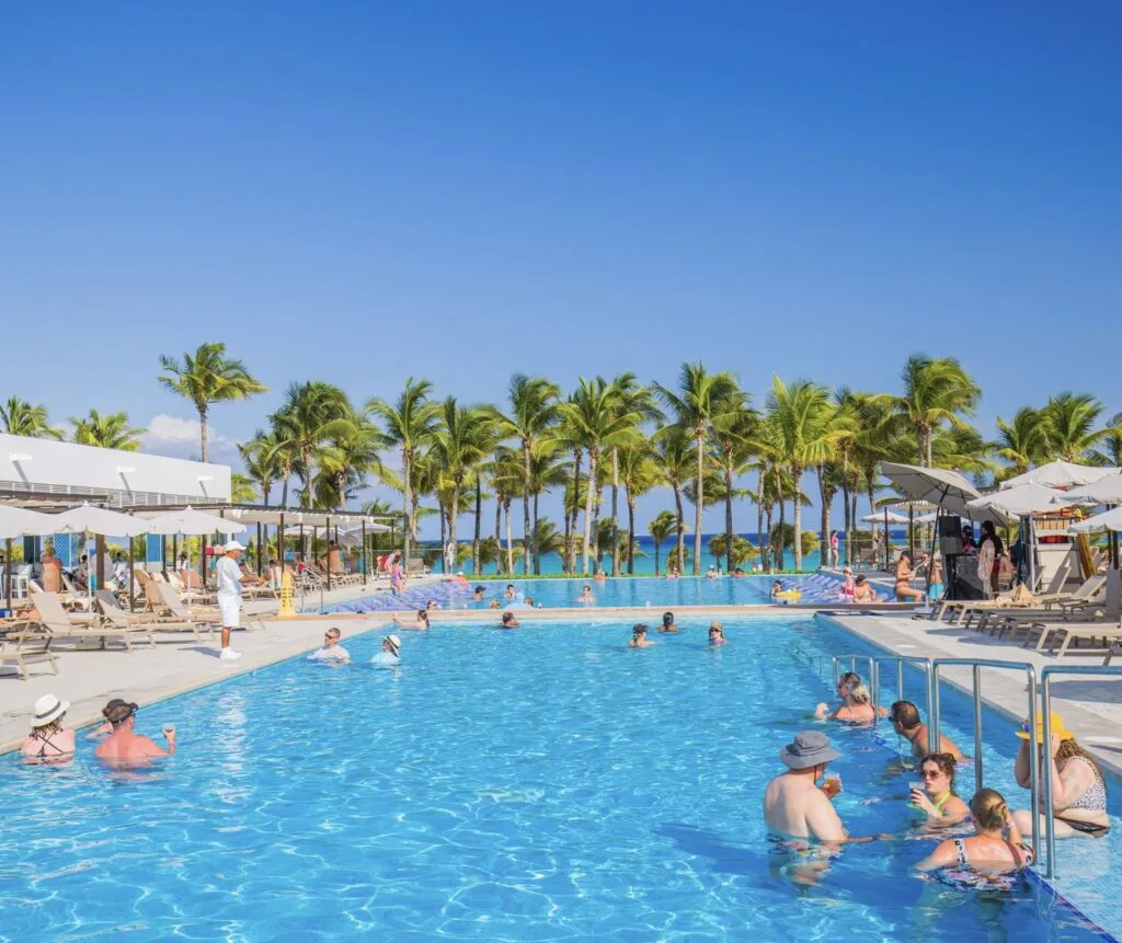 cancun pool