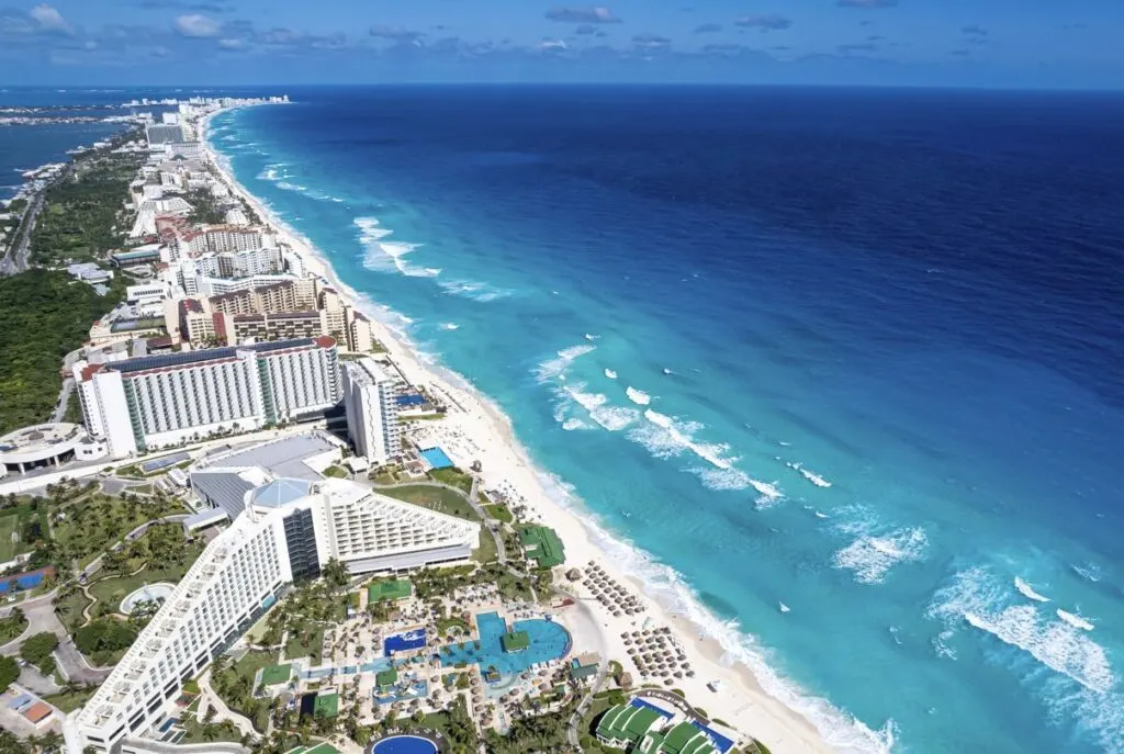 What Low Season? Cancun Hotel Rooms Buzzing as Savvy Tourists Snag Deals