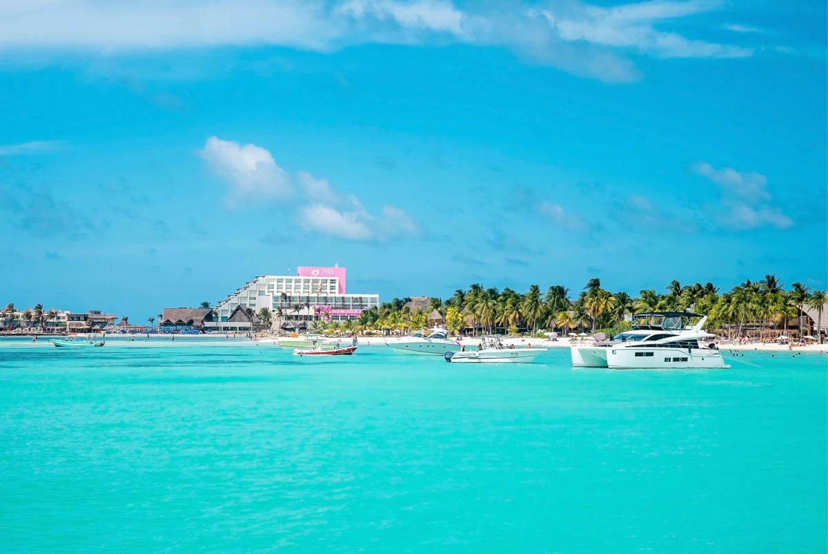 Boats and a yacht in Cancun
