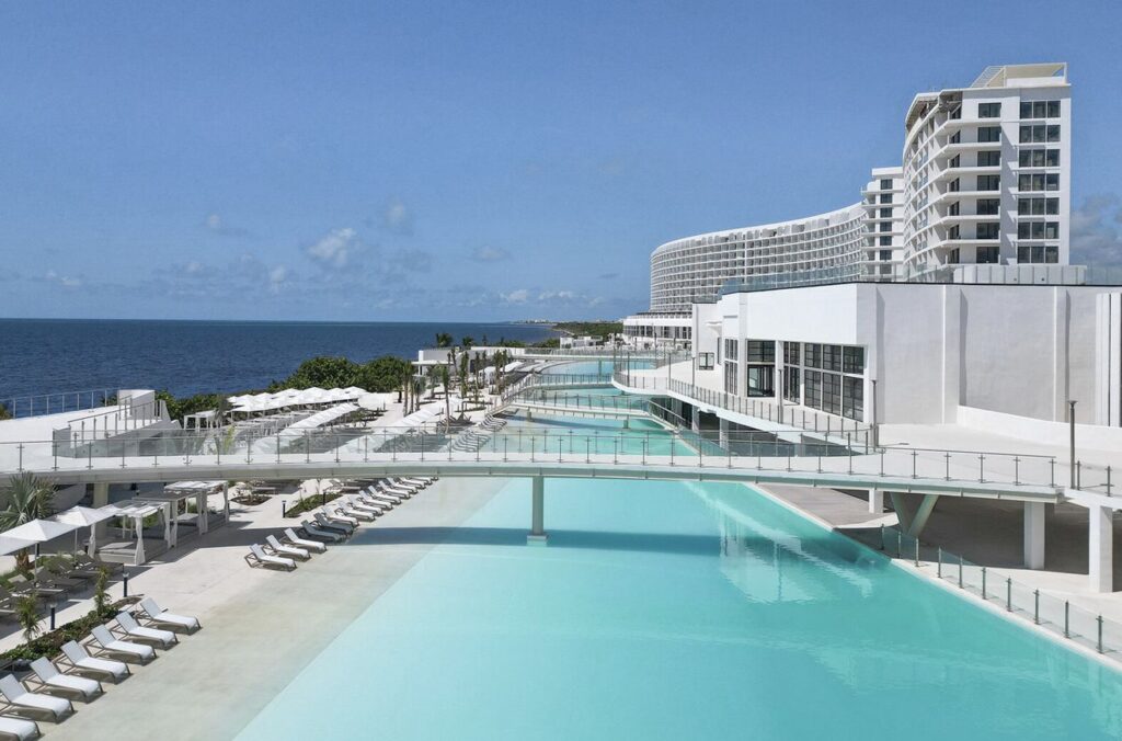 Ava Resort Huge pool