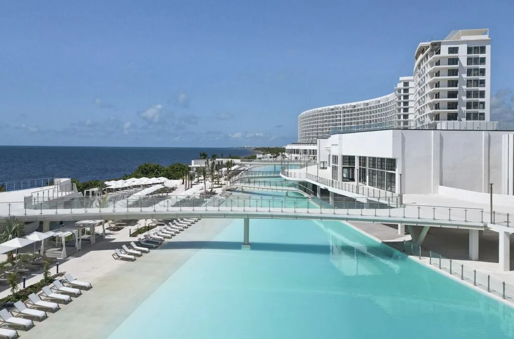 Ava Resort Huge pool