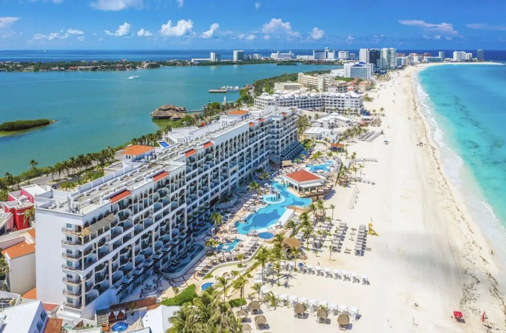 Cancun Tourism Is So Strong That Not Even Sargassum Can Stop It, New Report Shows