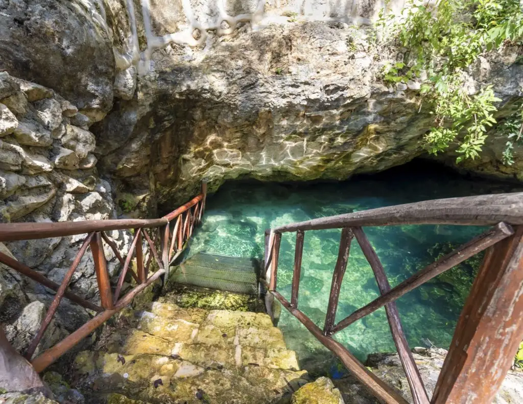 Cenote Riviera Maya