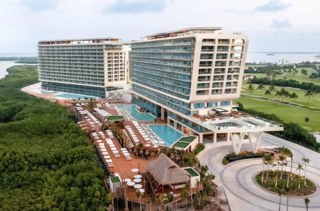 HyattGrand Vivid