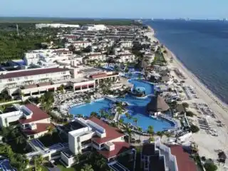 The Moon Palace Paradox: Why It's One of Cancun's Most Loved (and Criticized) Resorts